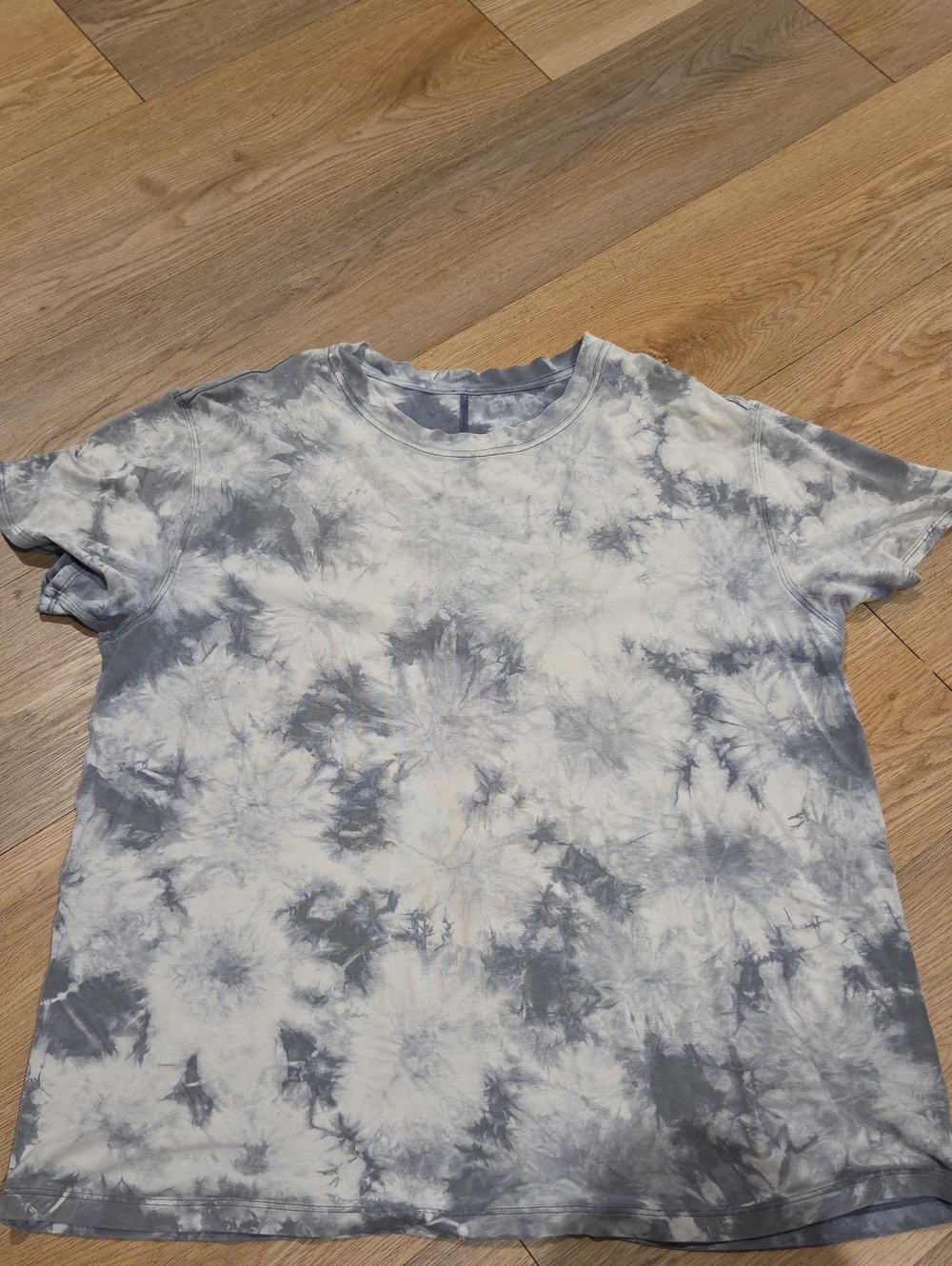 lululemon athletica Gray & White Tie-Dye Short Sleeve Tee